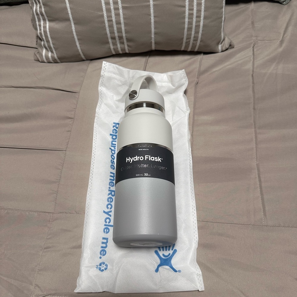 Hydro Flask Gray Water Bottle 32 oz